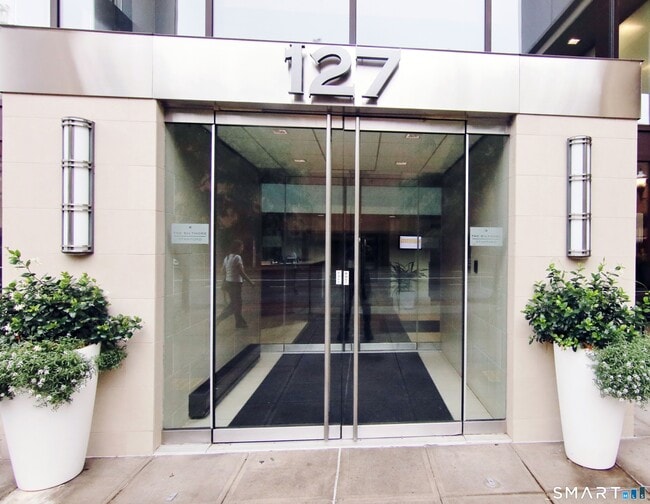 Building Photo - 127 Greyrock Pl