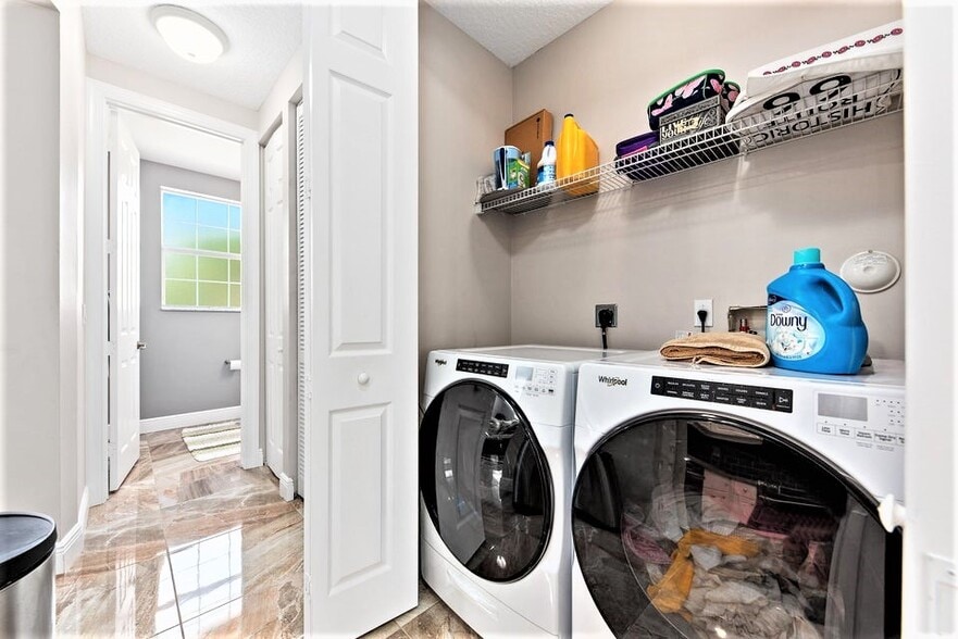 In-Unit Laundry - 4321 Savannah Bay Pl