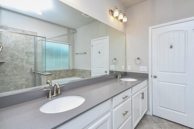 Building Photo - 18522 Hayden Pond Dr