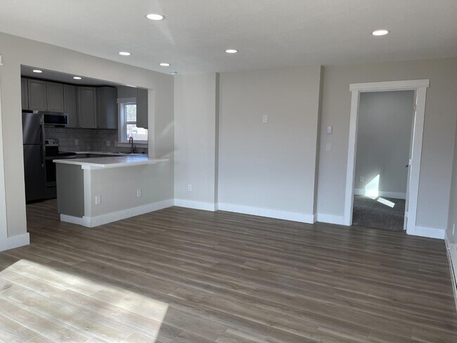 Building Photo - 2260 S 10th St W