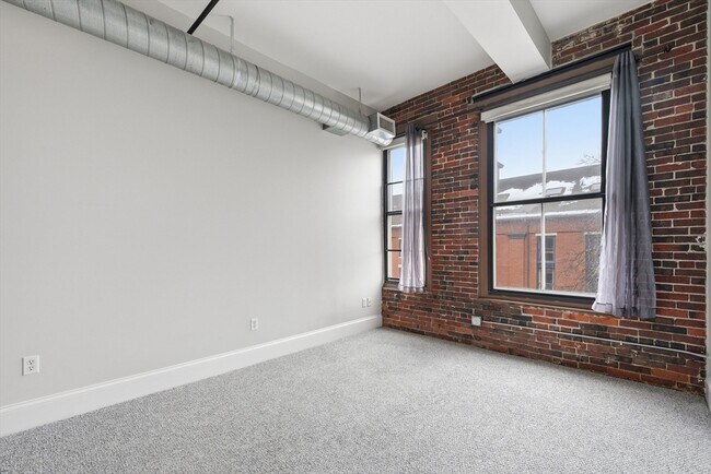 Building Photo - 61 Market St