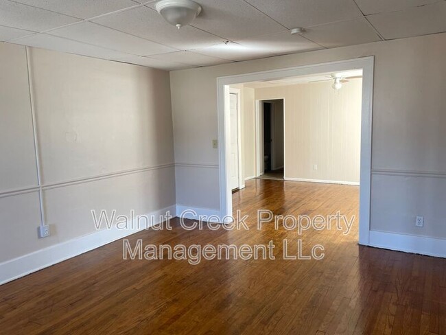 Building Photo - 810 E Erie Ave