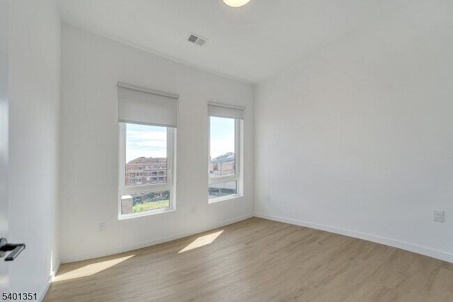 Building Photo - 22 Schuyler Pl