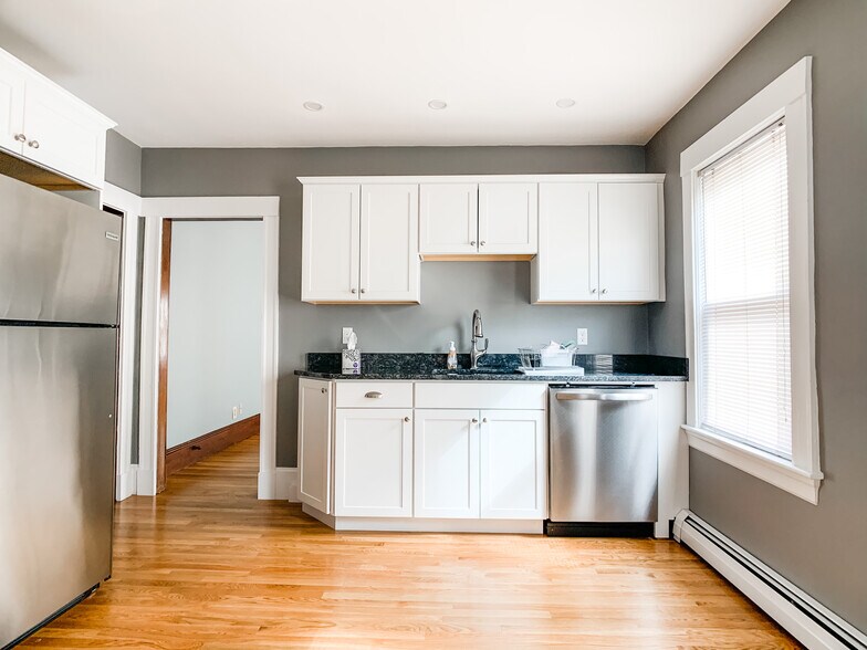 Primary Photo - 40 Morton Ave