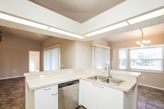 Building Photo - 187 Cougar Way