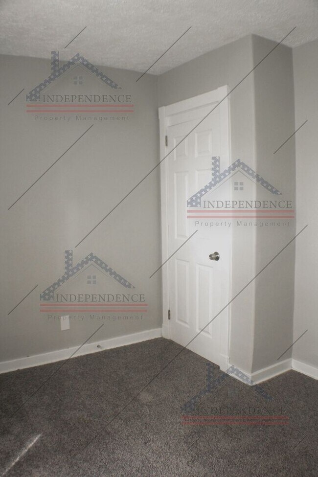 Building Photo - Illinois Estate: New Year, New Home: 50% O...