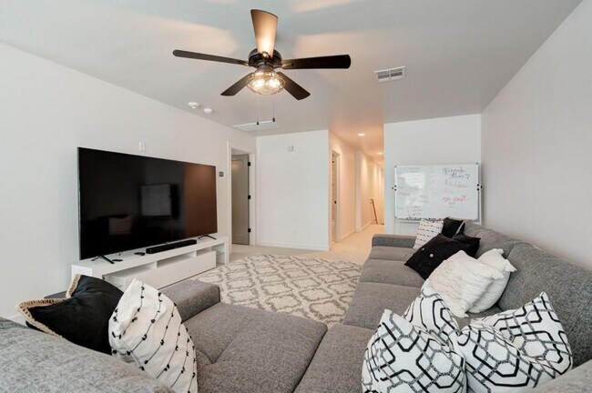 Building Photo - 4001 Stone Hl Ln