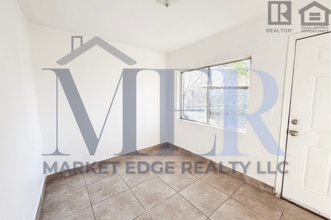 Building Photo - 1Bed/1Bath Apt at 16th St/Thomas Rd! NO CREDIT, NO BACKGROUND, NO RENTAL HISTORY CHECK!