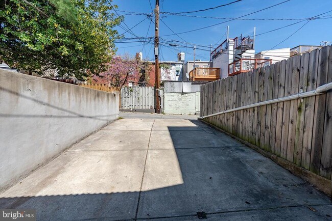 Building Photo - 223 S Collington Ave