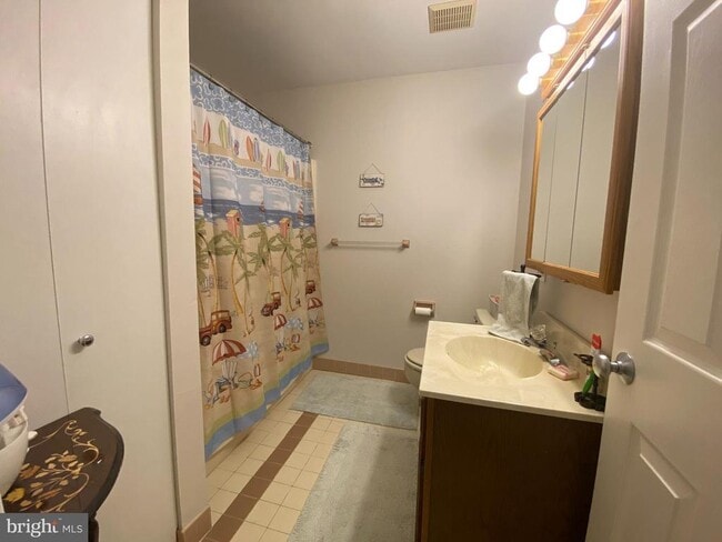 Building Photo - 240 Valley Stream Ln