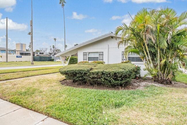 Building Photo - 524 Columbia Dr