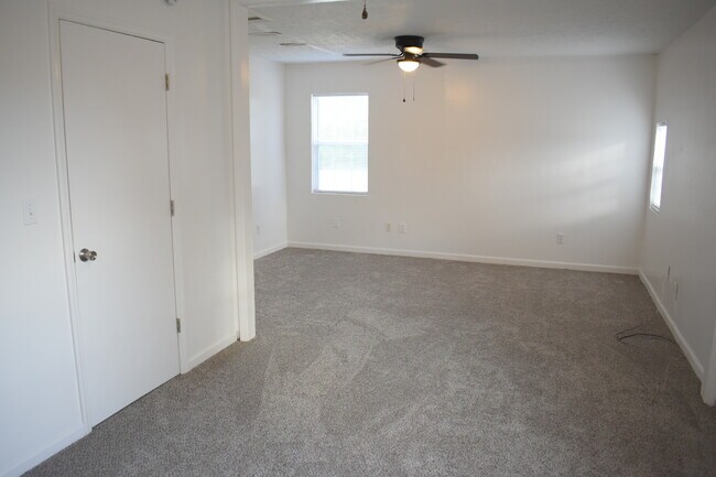 Building Photo - 3010 Thatch Ct