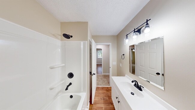 Building Photo - Cozy 2 bedroom 1 bath home. Conveniently located in the heart of Clarksville.