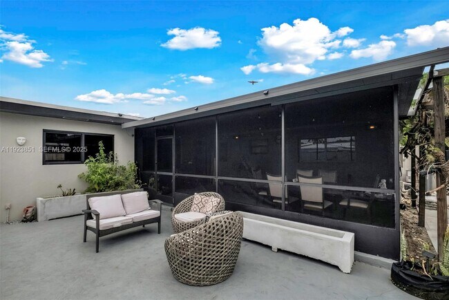 Building Photo - 530 NW 39th St