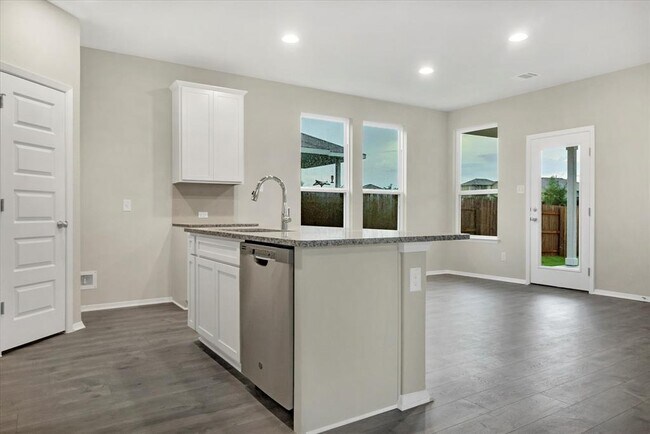 Building Photo - 135 Lyndon Dr