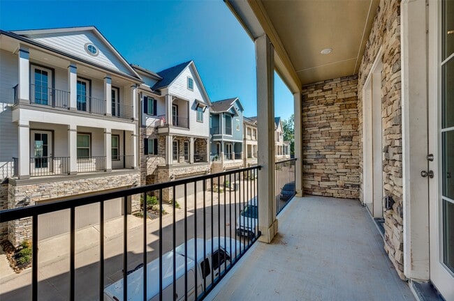 Building Photo - 11017 Mikula Dr