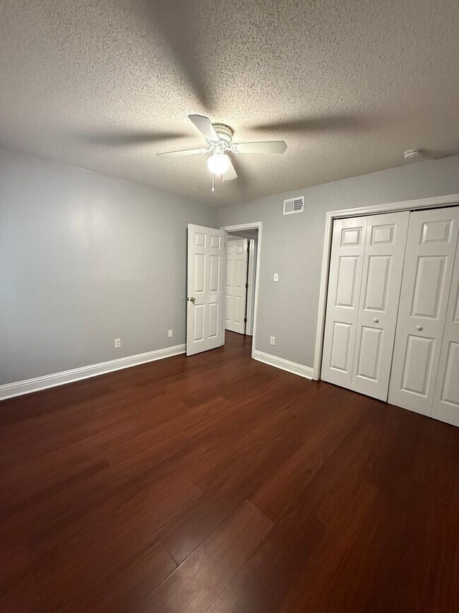 Building Photo - 1301 Stiles Ave