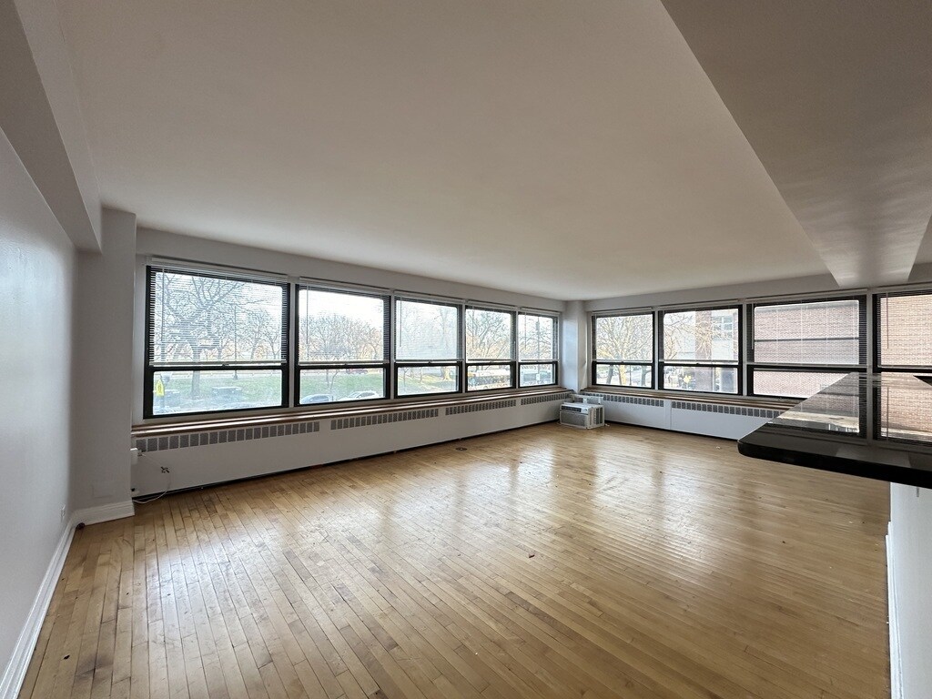 Building Photo - 4180 N Marine Dr