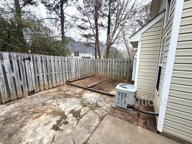 Building Photo - 5106 Bartholomew's Ln