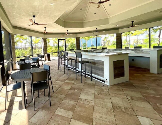 Building Photo - 2112 Appleton Cir S