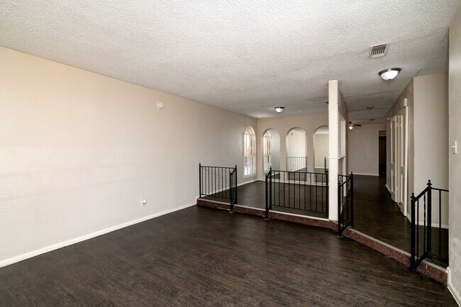 Building Photo - 5302 Wonder Dr