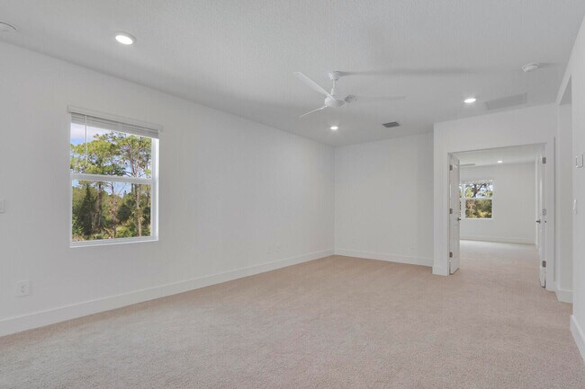 Building Photo - 7141 SE Park Dr