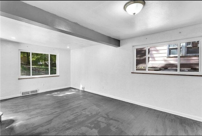 Building Photo - 3111 Mary St