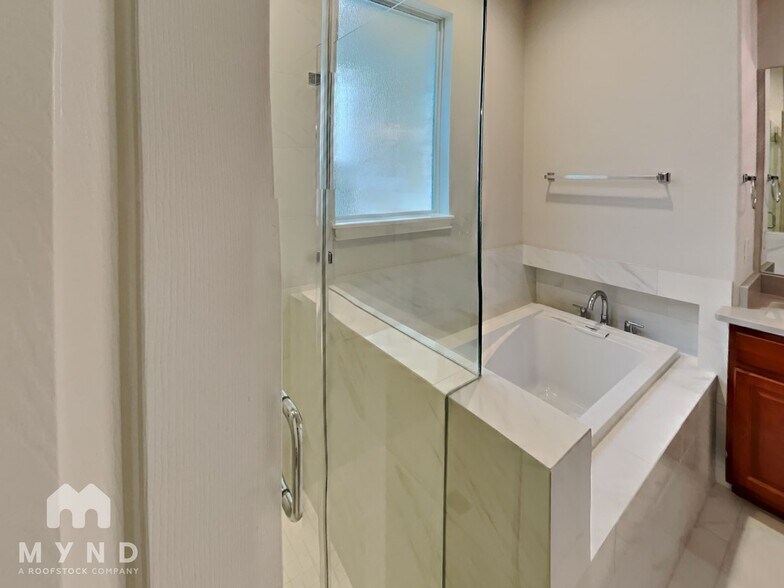 Building Photo - 8009 Levata Dr