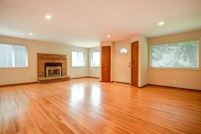 Building Photo - Beautiful 4 bedroom plus office home in Ballard