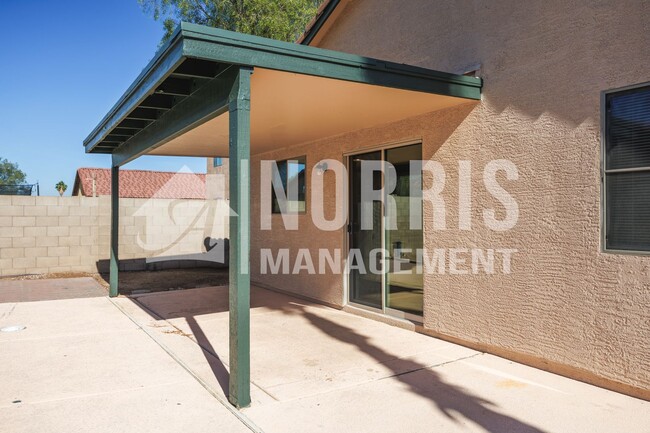 Building Photo - Great Home Located in Town with a Pool