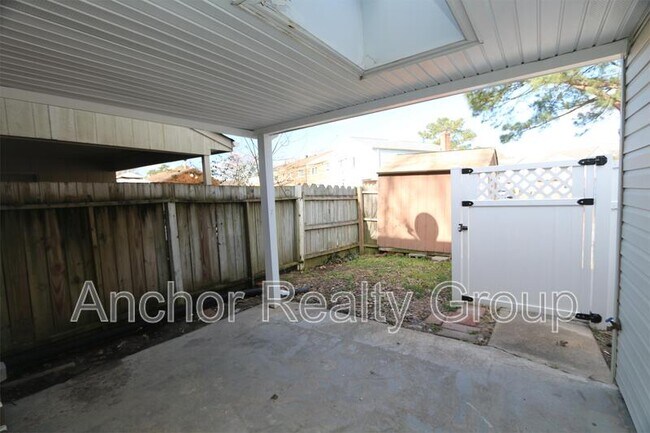 Building Photo - 2226 Sedgewick Dr