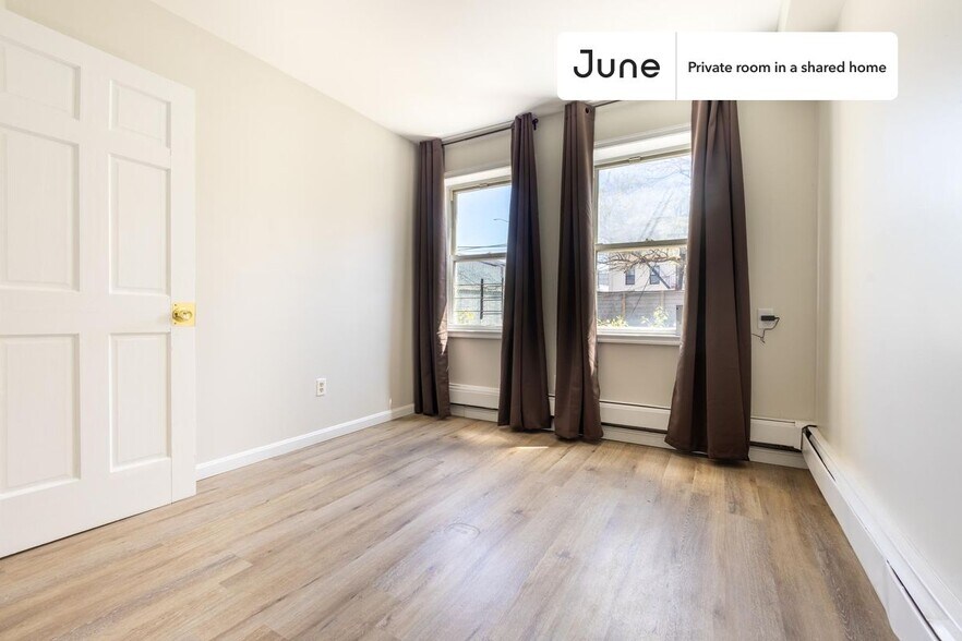 Building Photo - Room in Shared 4 bed/3 bath home