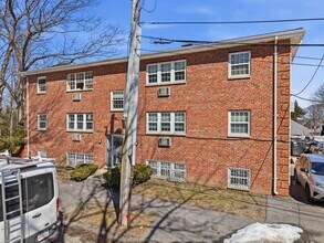 Building Photo - 11 Schubert St