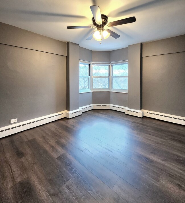 Building Photo - 4950 N Marine Dr