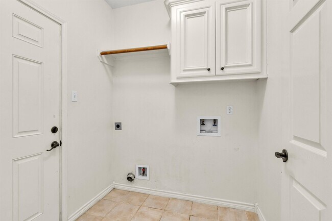 Building Photo - 147 April Waters Dr W