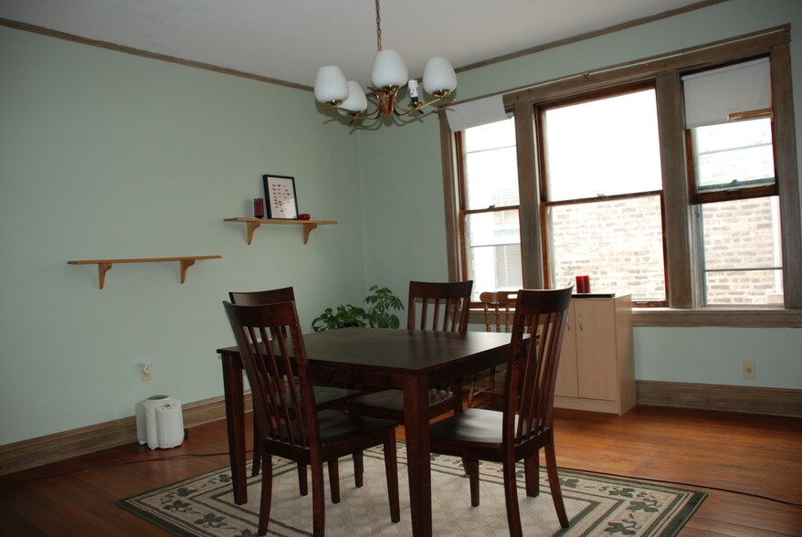 Building Photo - 3442 N Leavitt St