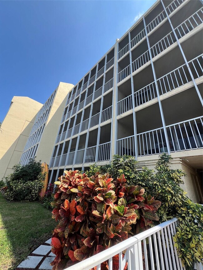 Building Photo - 2797 NE 51st St