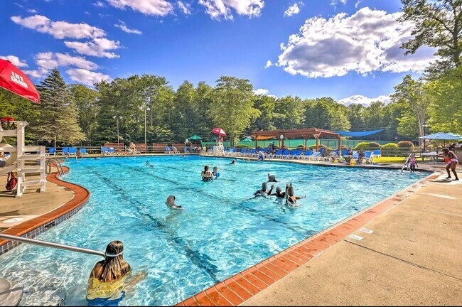 Building Photo - 19 Conservancy Ct