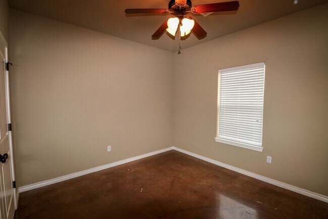 Building Photo - 3017 Stallion Dr