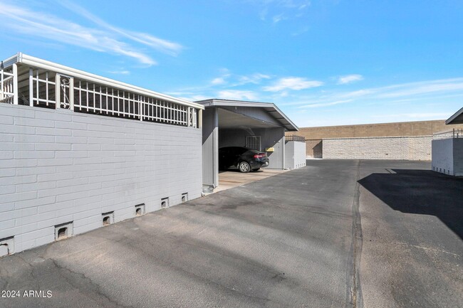 Building Photo - 10630 W Coggins Dr