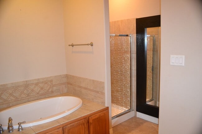 Building Photo - PRICE Improvement!! Beautiful 4 bed 2 bath home ready now!!