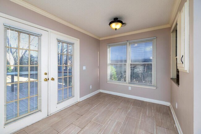 Building Photo - 921 Arnaud St