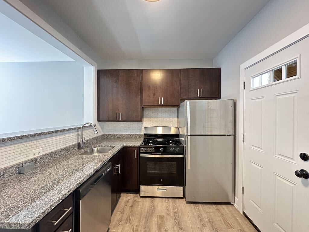 Building Photo - 4211 N Wolcott Ave