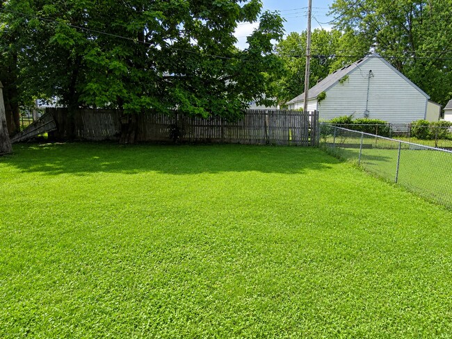 Building Photo - 4935 W Legrande Ave