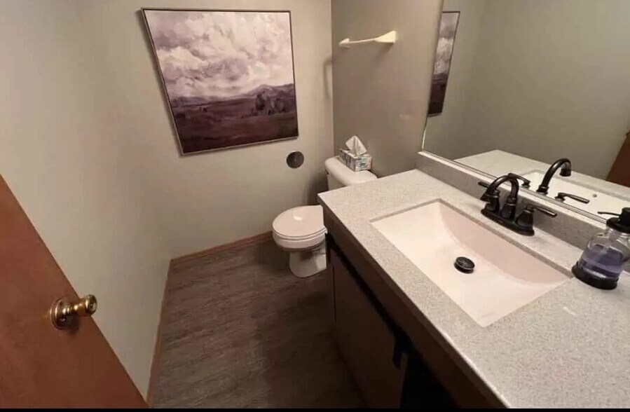 First floor bathroom - 2425 Bostrom Ct