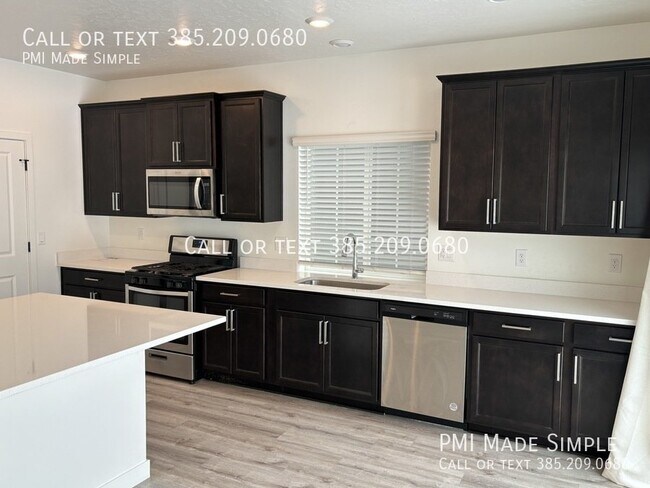 Building Photo - Modern and Spacious Home In Lehi with 2 Ca...