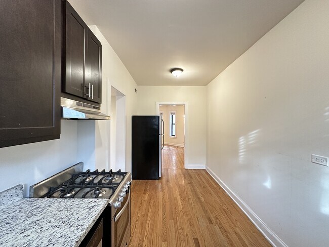 Building Photo - 4039.5 N Ashland Ave