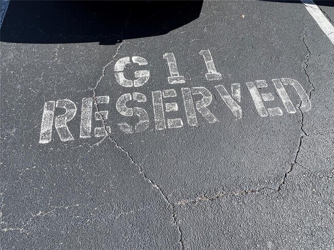 Building Photo - 8825 Bay Pointe Dr