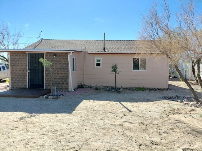 Building Photo - Cozy 2 Bed / 1 Bath Home with Open Space & Privacy – Ocotillo, CA