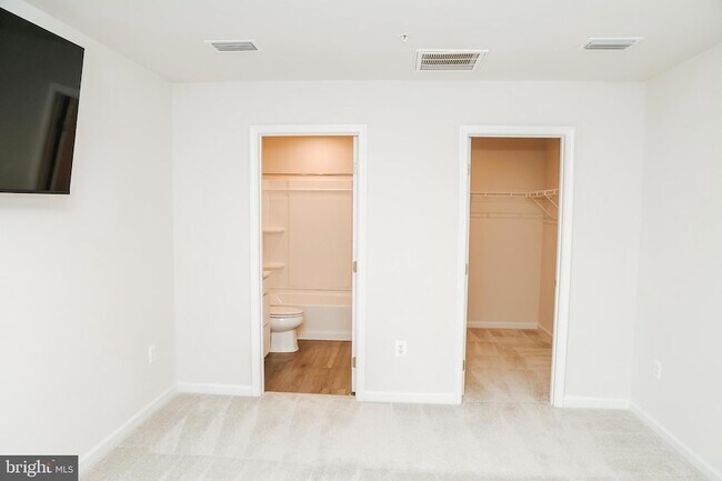 Building Photo - 118 Charlotte St